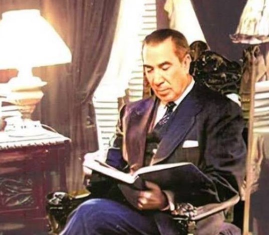 الفنان الكبير يوسف وهبي